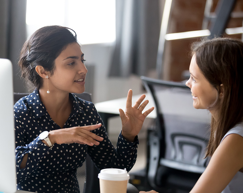 Two colleagues have a discussion